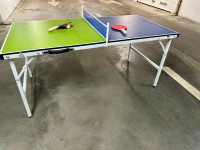 Komplet za mini stolni tenis - stol, reketi, mrežica, loptica