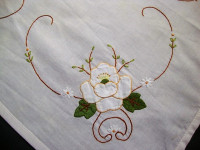 RUČNI RAD - MALI NADSTOLJNJAK ILI TABLETIC DEKORACIJE ZA NAMJEŠTAJ