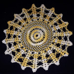 Tabletić  - žuti  šatirani - NOVI - heklani