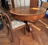 Antikni stol od masivnog drva s intarzijama