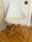 Bijele stolice za blagovaonicu / dnevnu sobu
