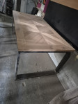 Blagovaonicki stol /željezna konstrukcija/ploča masiv hrast