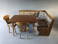 Blagovaonska kuta garnitura s dvije stolice