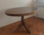 Blagovaonski stol na razvlačenje