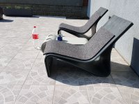 Dizajnerske stolice fotelje i stolić