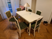 Elegantni antikni blagavaonski stol sa stolicama