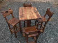 Masivni rustikalni stol sa 4 barske stolice za ugostiteljstvo