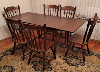 Masivni stol za blagovaonu