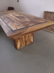 Masivni stol od oraha i epoxy