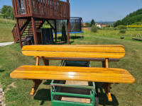 prodajem hrastov stol s klupama