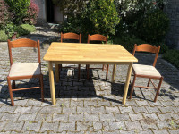 Prodajem stol i 4 stolice