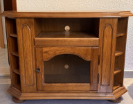 Prodajem stol i stolice