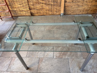 Stakleni stol na razvlačenje