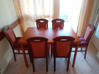 Stol 120x70 cm i 6 stolica, u vrlo dobrom stanju