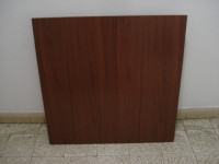 Stol  drveni bez nogica dim 80 x 80 cm