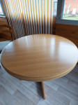 stol okrugli i stolice
