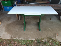 Stol veoma povoljno samo 30 eura