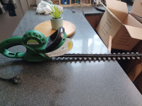 MAŠINA TRIMMER ZA ŠIŠANJE GRMLJA LIŠĆA GRANJA