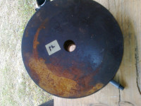 Prodajem metalnu remenicu