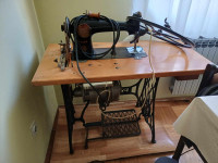 Šivaći stroj Pfaff sa SInger stolom
