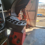 Stroj za balansiranje guma