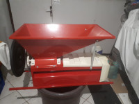 Muljača za grožđe sa odvajanjem peteljki