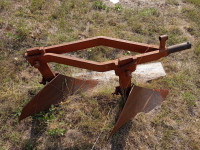 Dvobrazni plug za Tomo Vinković ili manji traktor do 30 ks