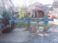 Plug dvobrazni okretač
