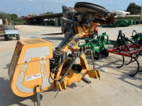 ROBUSNI KOMUNALNI MALČER NA RUCI DONDI