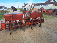 SIJAČICA ZA KUKURUZ 4 REDA PNEUMATSKA PRODAJEM ILI MJENJAM