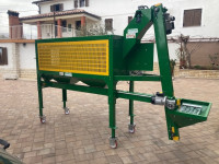 STROJ ZA RAZBIJANJE I ČIŠČENJE LJEŠNJAKA I DR. ORAŠASTIH PLODOVA  P250