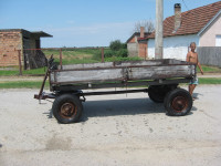 PRIKOLICA I PLATON ZA KONJE  PRODAJEM  ILI  MJENJAM