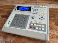 Akai MPC 3000, LED zaslon, čitač SD kartica, 230 volti