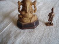 figurica  božanstva boga slona iz Azije i figurica vojnika