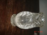 kristalna vaza visine 13,5 cm a promjer vrha 5,5 cm