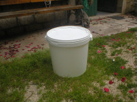 Plastične kante od 30 litara