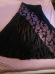 Duga ženska suknja sa čipkom i izvezenim detaljima, gothic