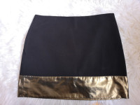 NEW YORKER CRNA SUKNJA S ZLATNIM RUBOM VEL.40