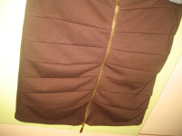 SMEĐA SUKNJA S ZLATNIM CIFOM 38/40  NOVO