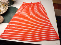 SUKNJA NA GUMU VEL 38 - NOVO