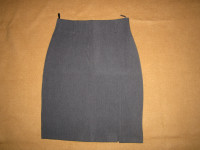 Ženska siva suknja vel. 38