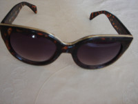 Naočale sunčane,vidi sliku!