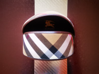 Burberry torbica za sunčane naočale