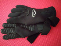 Nove neoprenske rukavice TWF