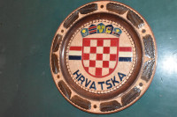 70te drveni zidni tanjur hrvatski grb sa šahovnicom rijetko