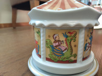 Božićni stolni karusel