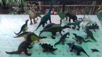 Dinosaurusi od gume i plastike lot od 21 komada