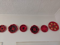 KOMPLET ZIDNIH KERAMIČKIH UKRASNIH TANJURA