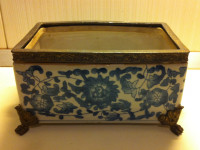 Porculanska ukrasna zdjela NEUNDORF sa metalnim nogama i ukrasima