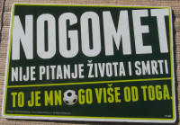 Reklamna pločica za ljubitelje nogometa